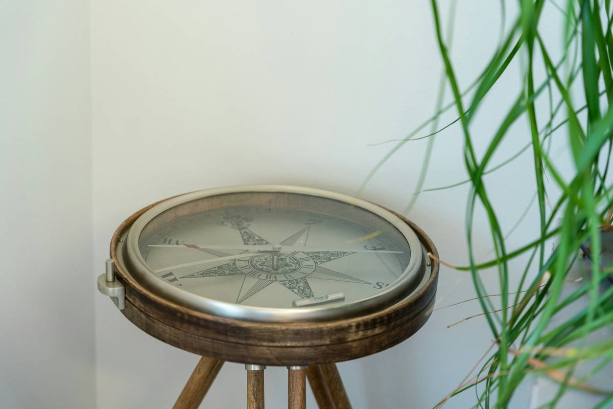 Why Your Home Needs a Compass—And How to Choose the Right “Home Compasses Home” Piece