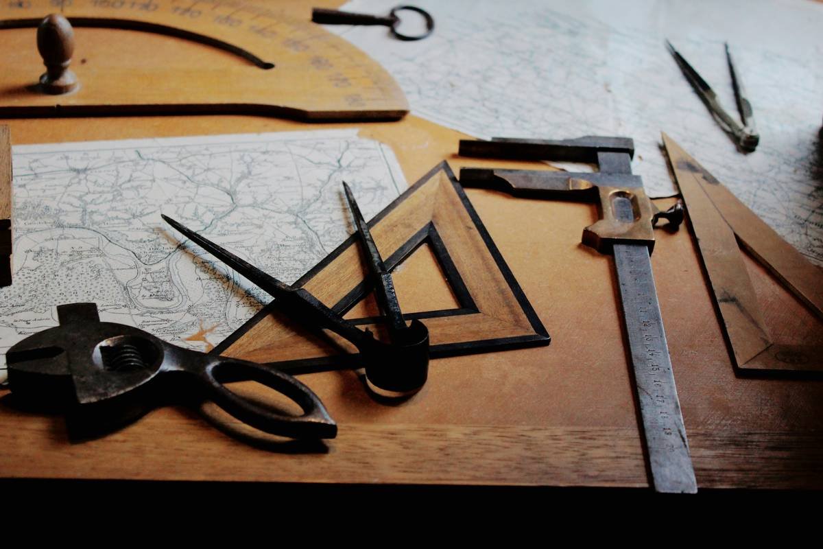 Infographic showing historical evolution of square and compasses symbol from stonemasonry tools to Masonic emblem